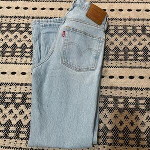 Levi's Men's Light Wash Straight-Leg Jeans